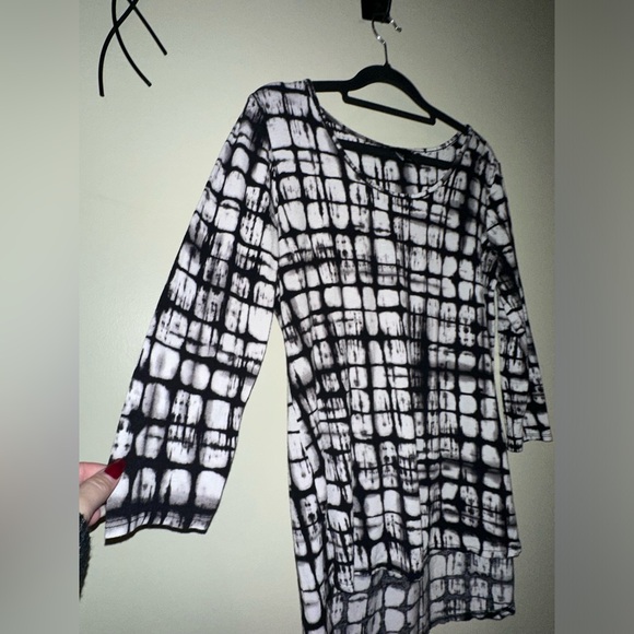 Mercer & Madison Tie Dye Print Long Tunic Long Sleeve Black White Size Small - Picture 3 of 8